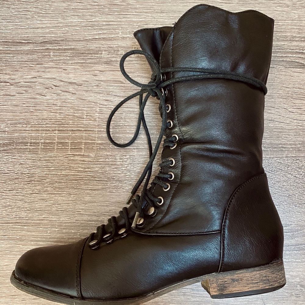 Breckelle’s Black Combat Boots Leather Lace Up